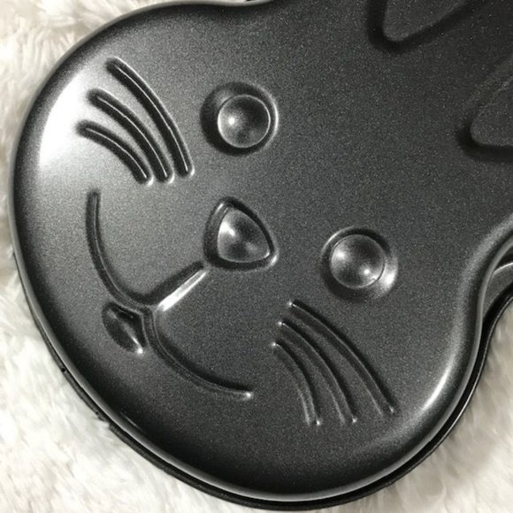 NWOT Wilson Bunny Non-Stick Baking Pan - Picture 4 of 10